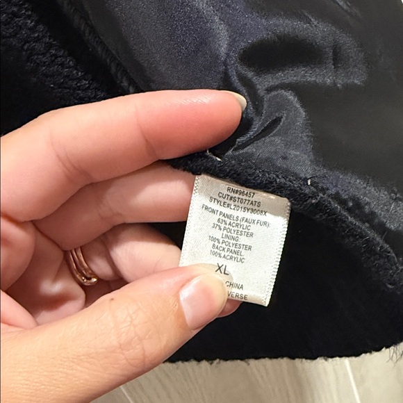 Eyeshadow Black Faux Fur Vest, Sweater Back - Picture 2 of 5